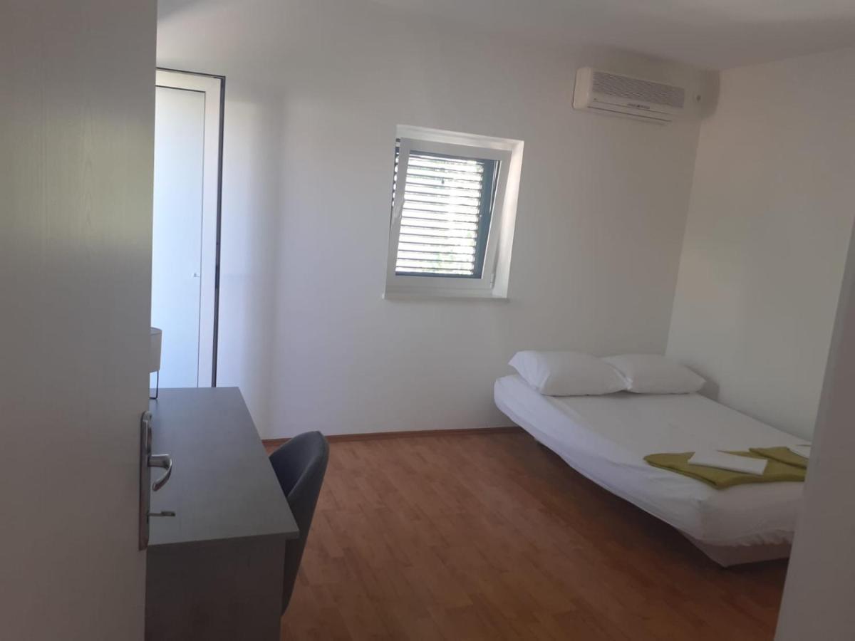 Apartments Ilicic Supetar Exterior photo