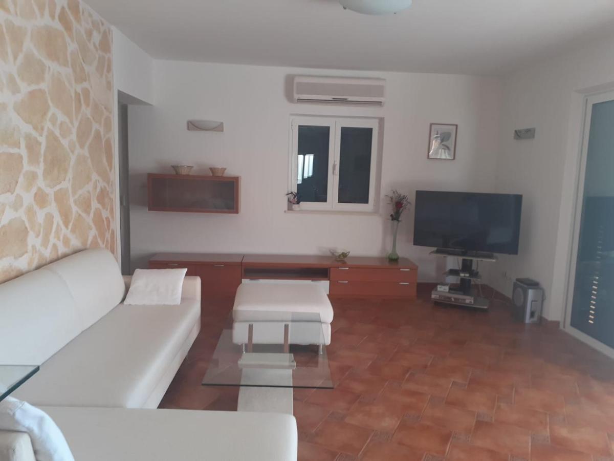 Apartments Ilicic Supetar Exterior photo