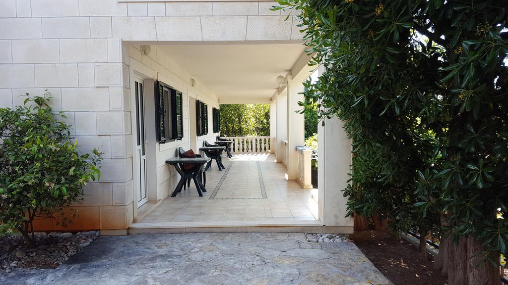 Apartments Ilicic Supetar Exterior photo