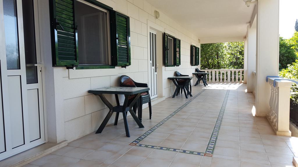 Apartments Ilicic Supetar Exterior photo